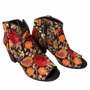 Crown Vintage Black Floral Embroidered Heels